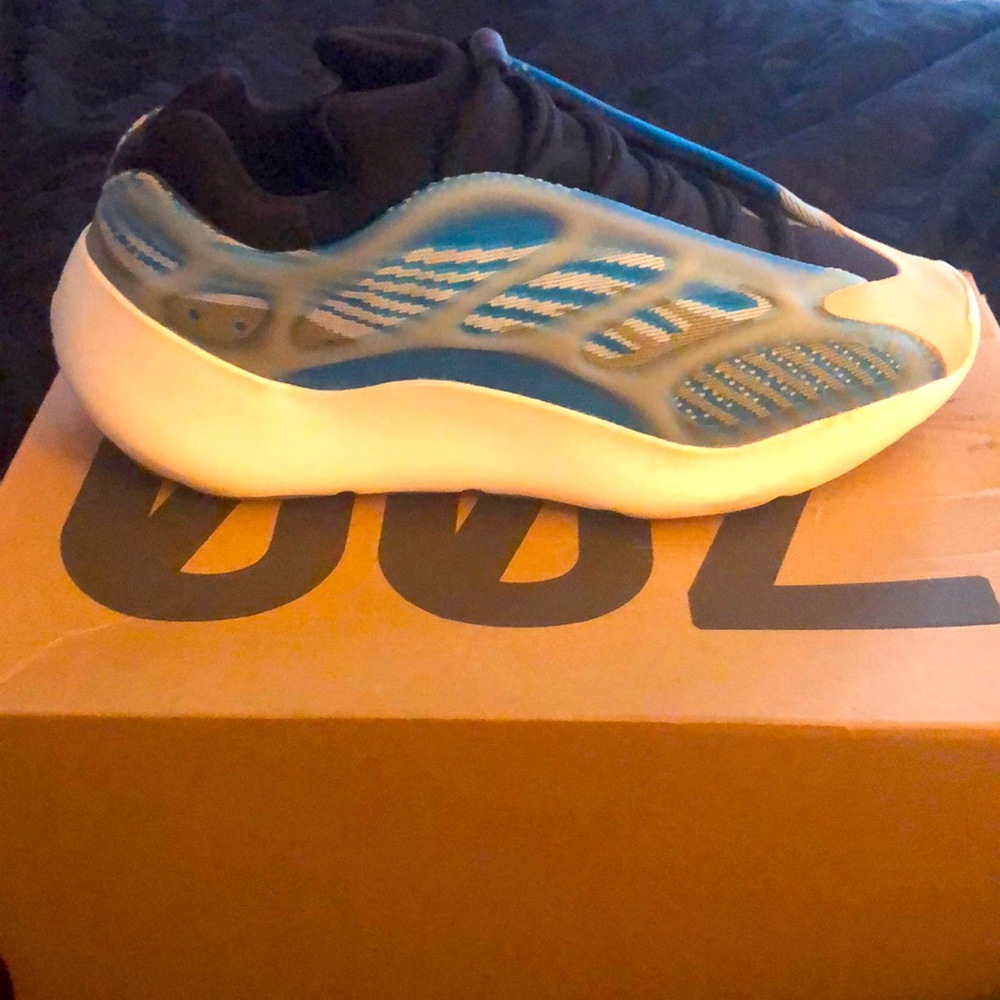 Great condition yeezy 700